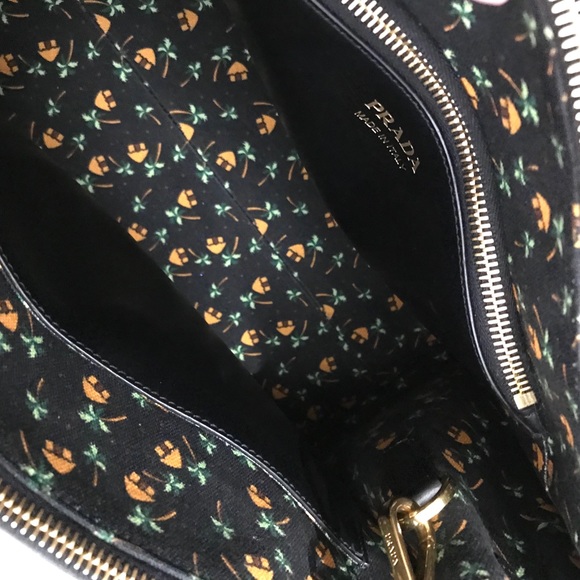 Prada Saffiano lux tote medium size - Picture 3 of 8